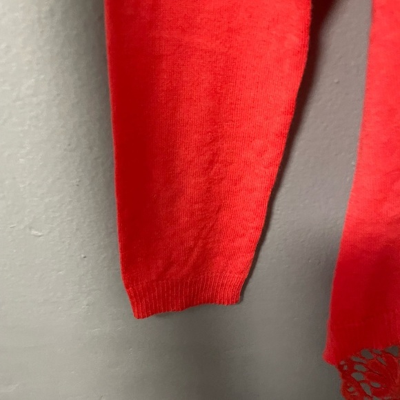 NWT Miracle Pink Crochet Back Long Sleeves Thin Knit Sweater. Size S/M - Picture 6 of 8